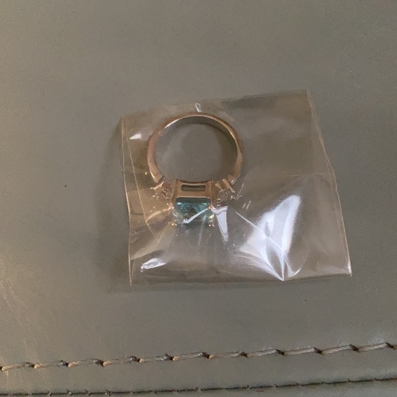 Lt turquoise ring. Costume jewelry. Not positive about size, 5 or 6. - Picture 2 of 3